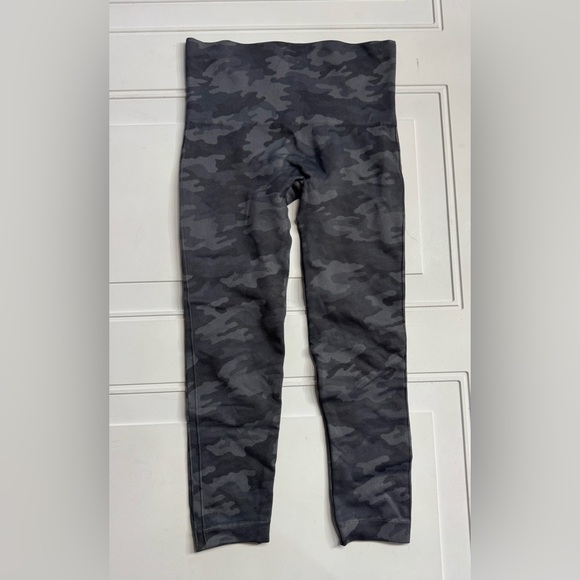 SPANX Pants - Spanx High Waist Cropped Gray Camo Leggings Womens Size XS